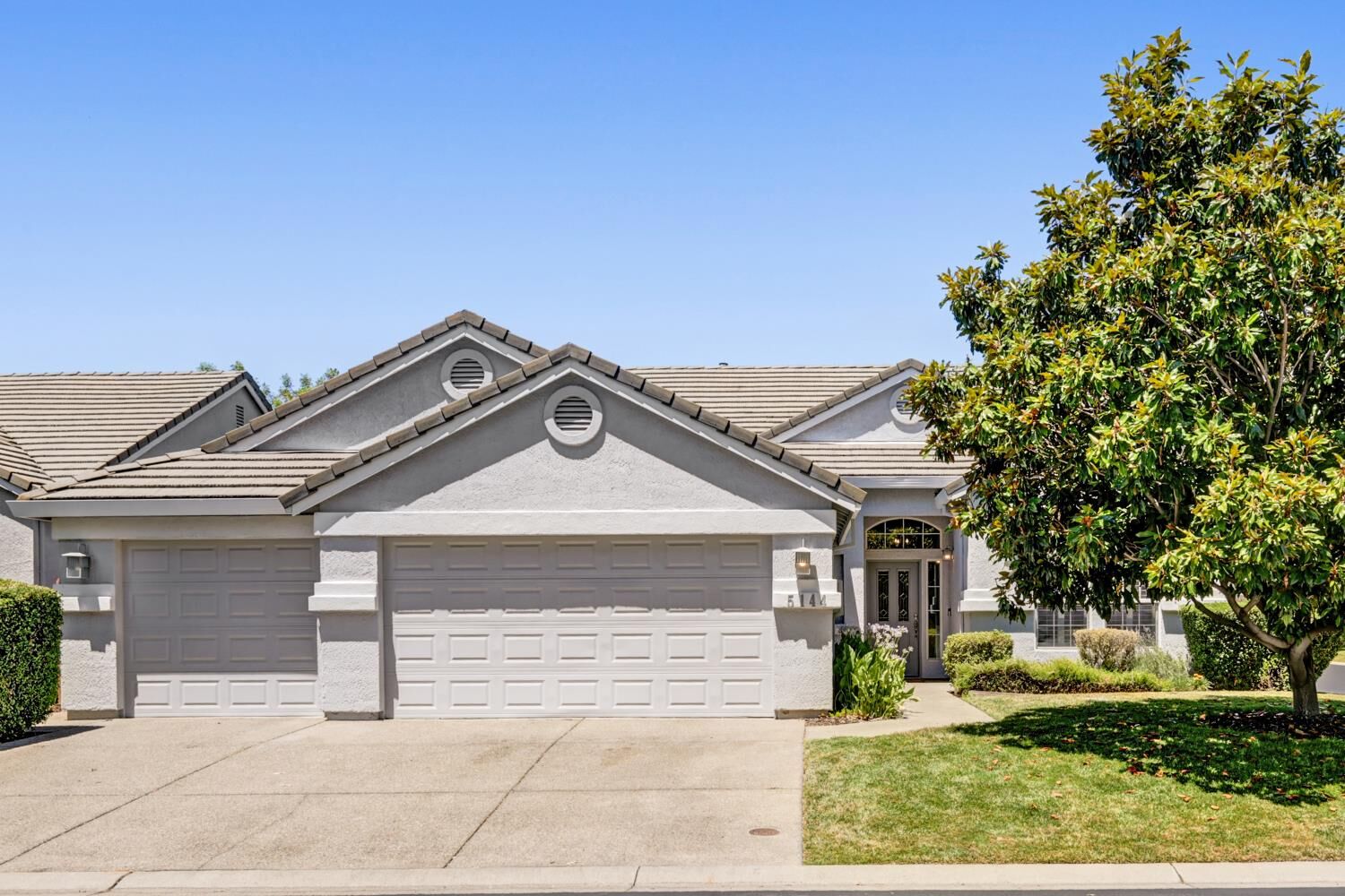 Property Photo:  5144 Whisper Oaks Lane  CA 95608 