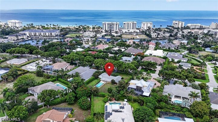 Property Photo: 1608 Crayton Road FL 34102