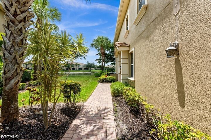 Property Photo:  3231 Cottonwood Bend 301  FL 33905 