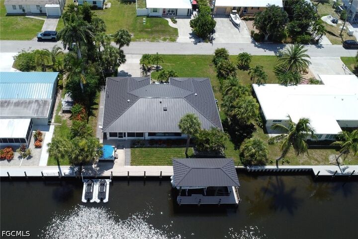 Property Photo:  16340 Buccaneer Street  FL 33922 