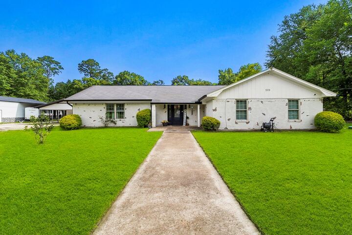 Property Photo:  509 Wilkerson  TX 75901 