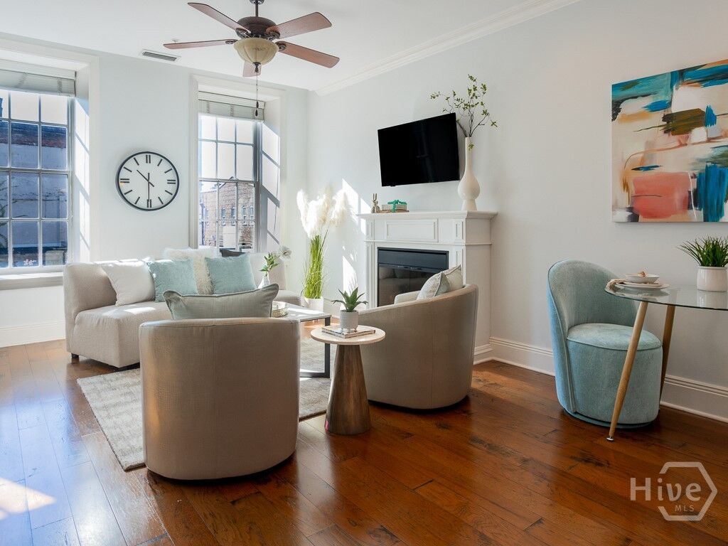 Property Photo:  5 Whitaker Street 202 E  GA 31401 
