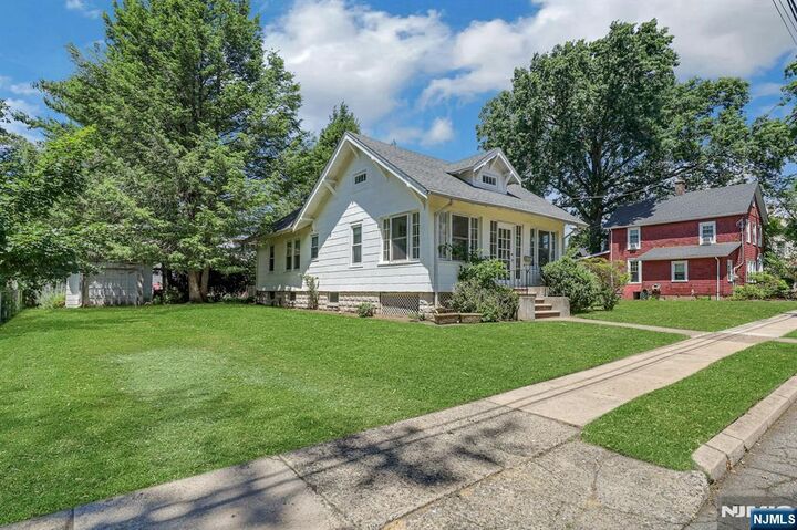 Property Photo:  122 Washington Avenue  NJ 07646 