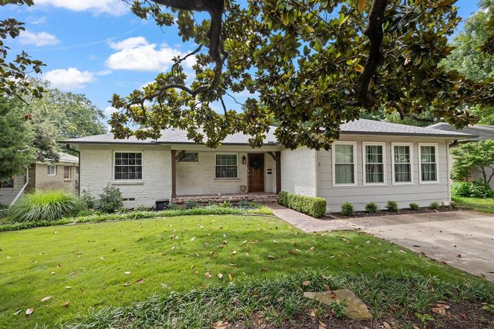 Property Photo: 6616 Pimlico Drive TX 75214
