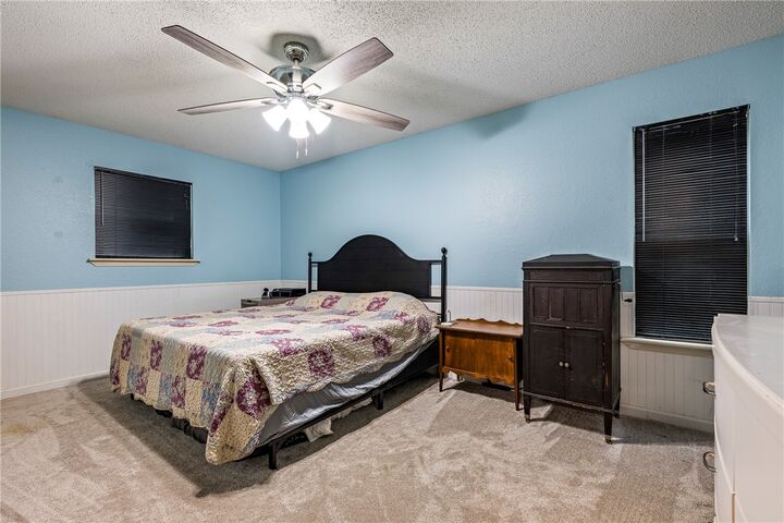 Property Photo:  1906 S Cypress Place  AR 72762 