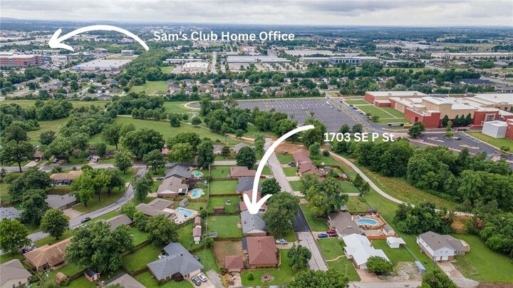 Property Photo:  1703 SE P Street  AR 72712 