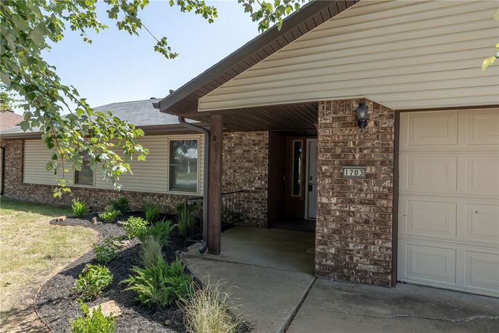 Property Photo:  1703 SE P Street  AR 72712 