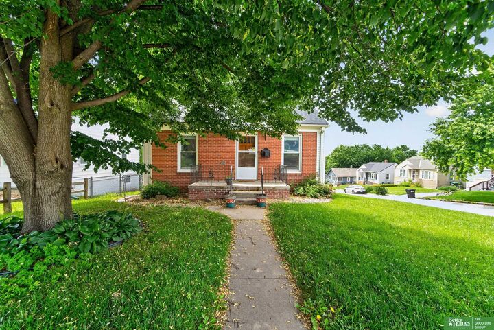 Property Photo:  1902 S 61st Street  NE 68106 