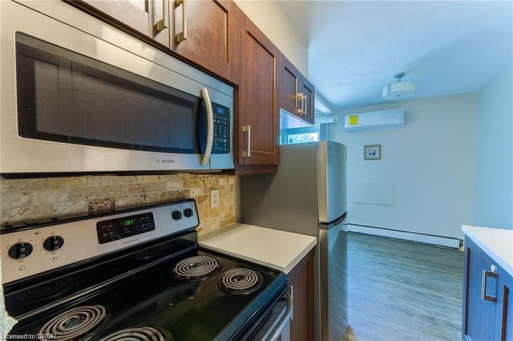 Property Photo:  326 Hunter Street E 402  ON L8N 1N6 