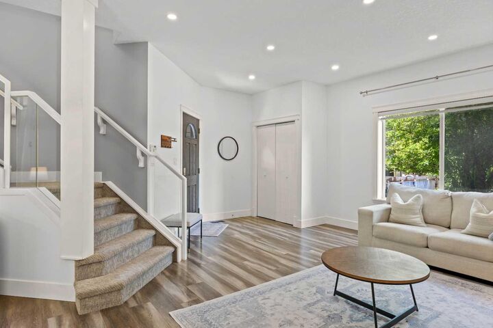 Property Photo:  1728 36 Avenue SW 2  AB T2T 2G3 