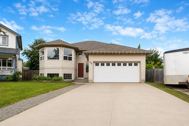 209 Laffont Bay — photo 1
