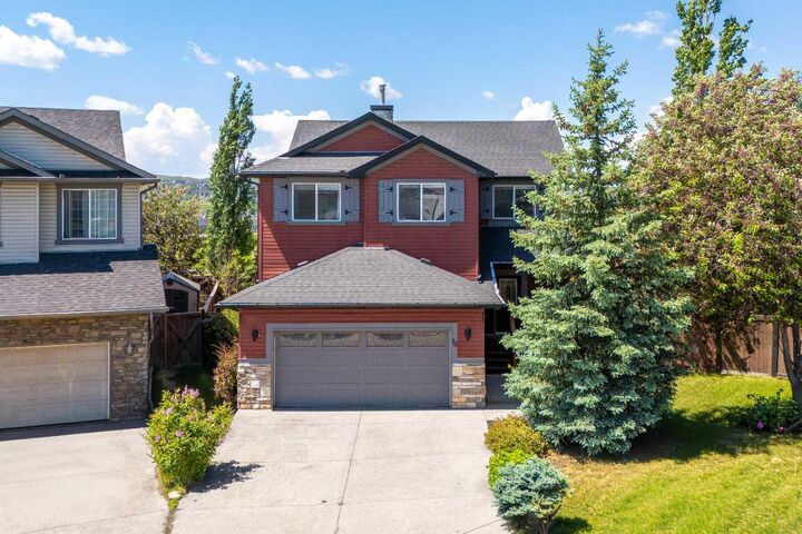 Property Photo: 18 Hidden Creek Manor NW AB T3A 6L7