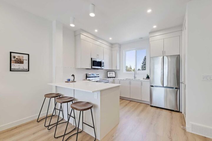 828 8 Avenue NE 7 — photo 1