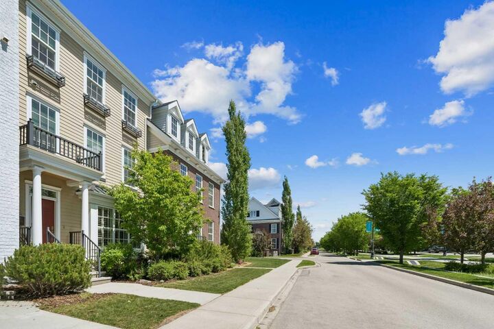 Property Photo:  38 Victoria Cross Boulevard SW  AB T3E 7V2 