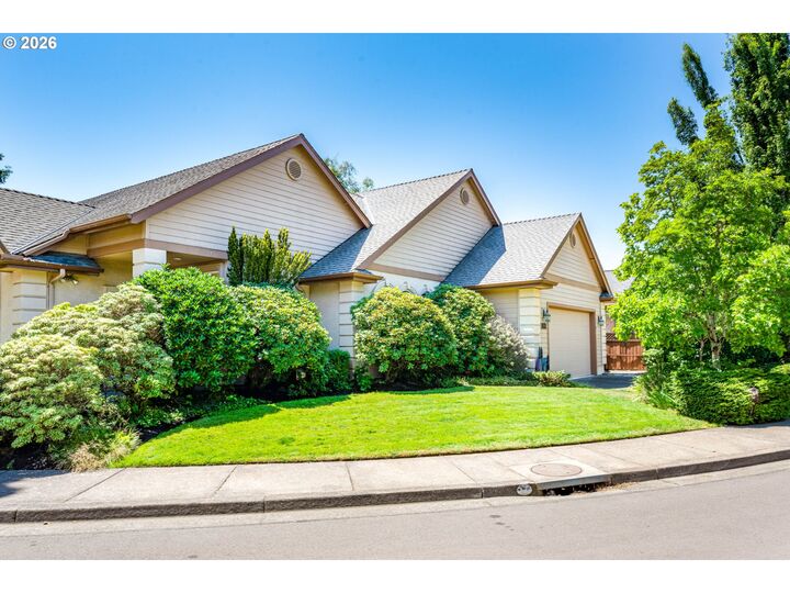 Property Photo: 1243 Delrose Dr OR 97477