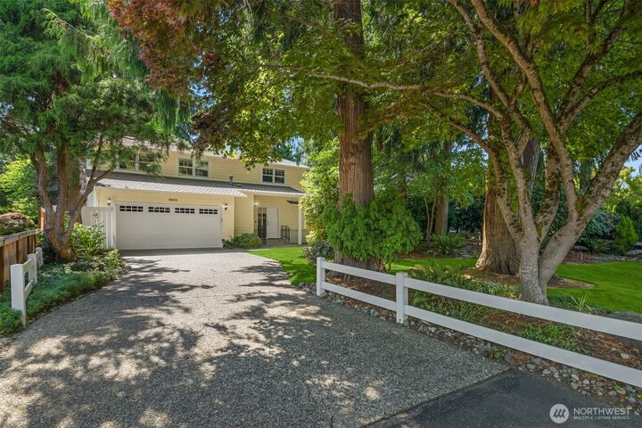 Property Photo: 18855 SE 42nd Street WA 98027