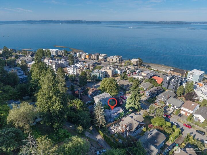 Property Photo:  4018  59th Avenue SW  WA 98116 