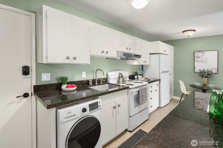 Property Photo:  932  100th Avenue NE 228  WA 98004 