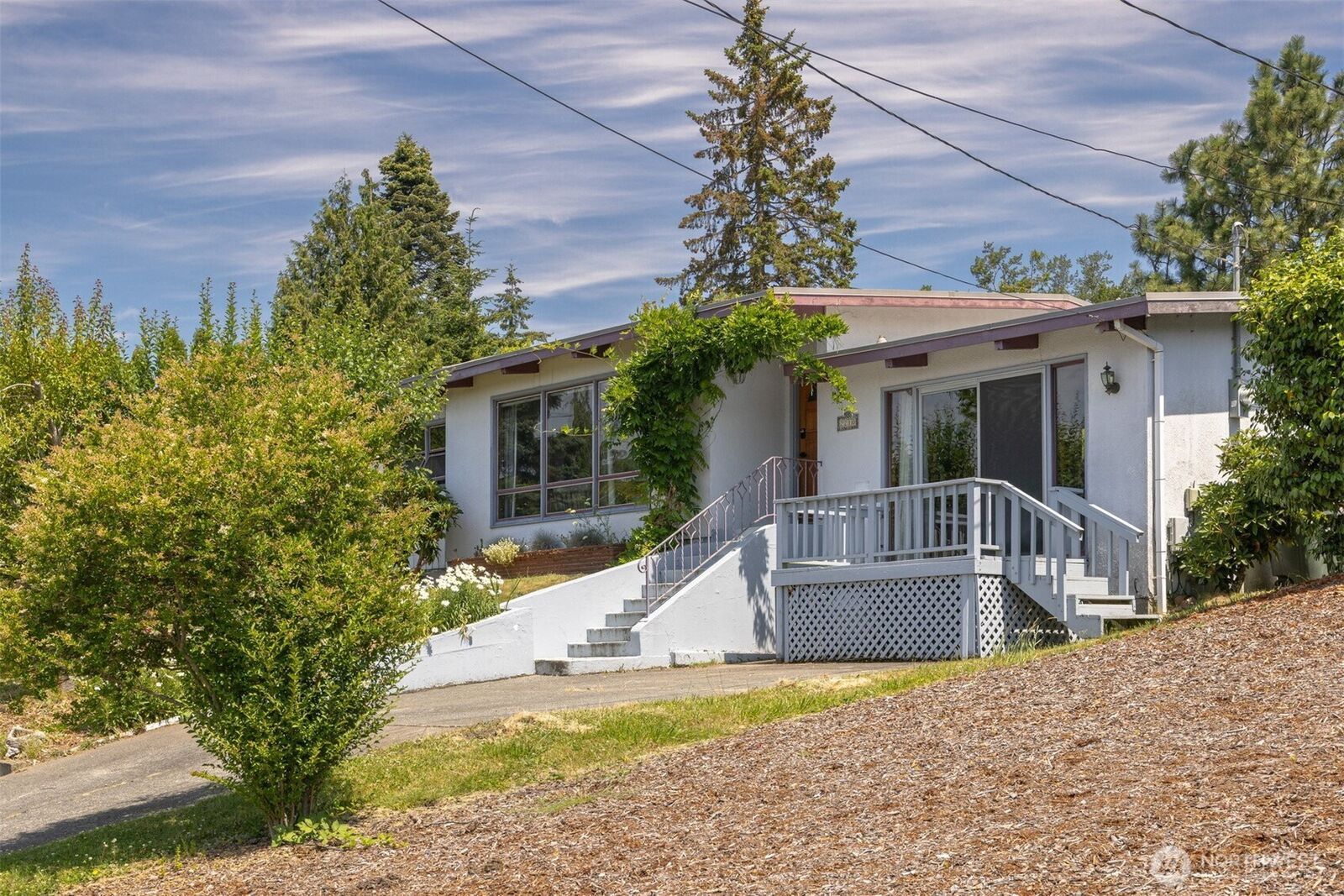 Property Photo:  2210  Huron Street  WA 98229 