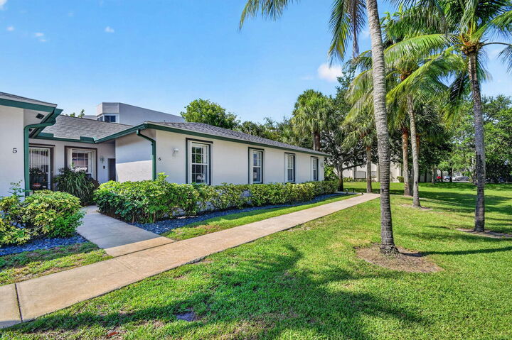 Property Photo:  3162 Via Poinciana 6  FL 33467 