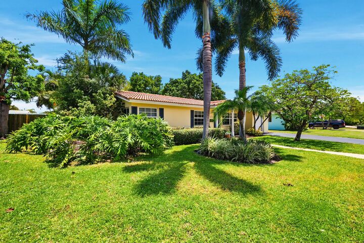 Property Photo:  1222 SW 5th Street  FL 33486 