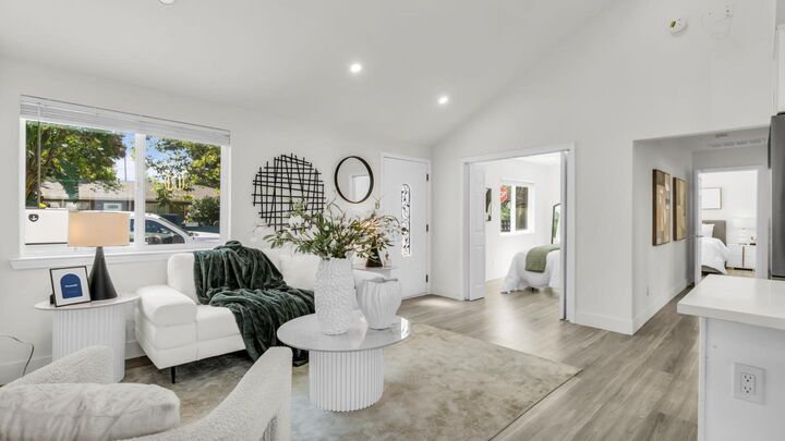 Property Photo:  186 Fair Oaks Street  CA 94040 