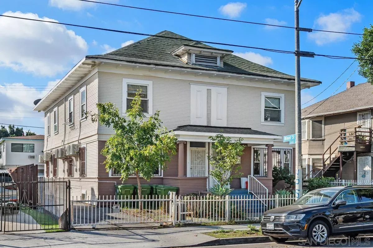 Property Photo: 1276 W 22nd St CA 90007