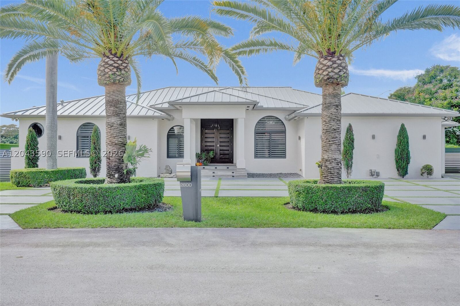 Property Photo:  2600 SW 128th Ct  FL 33175 