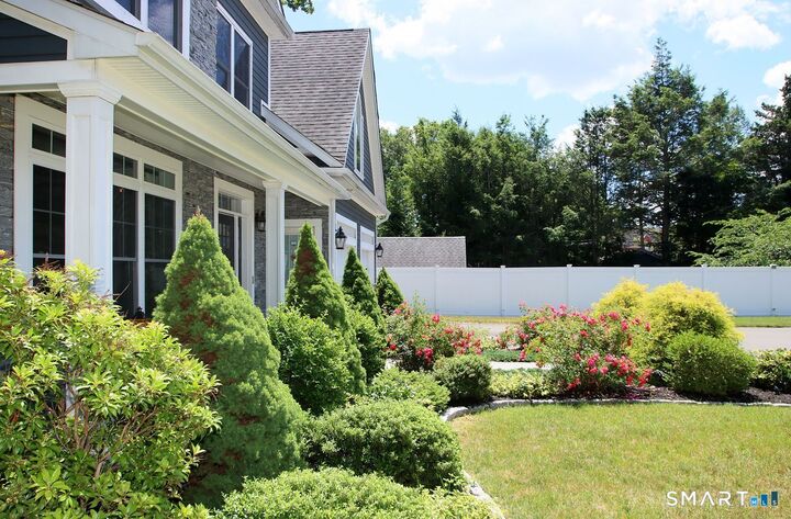 Property Photo:  2095 Whitney Avenue  CT 06473 