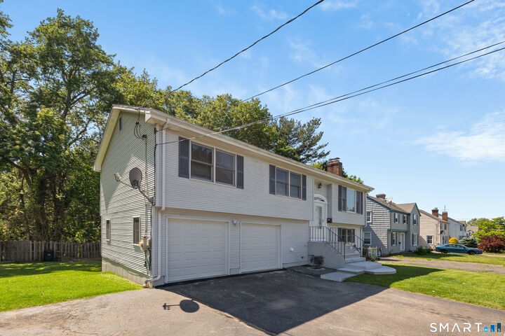 Property Photo:  11 Goodrich Drive  CT 06109 
