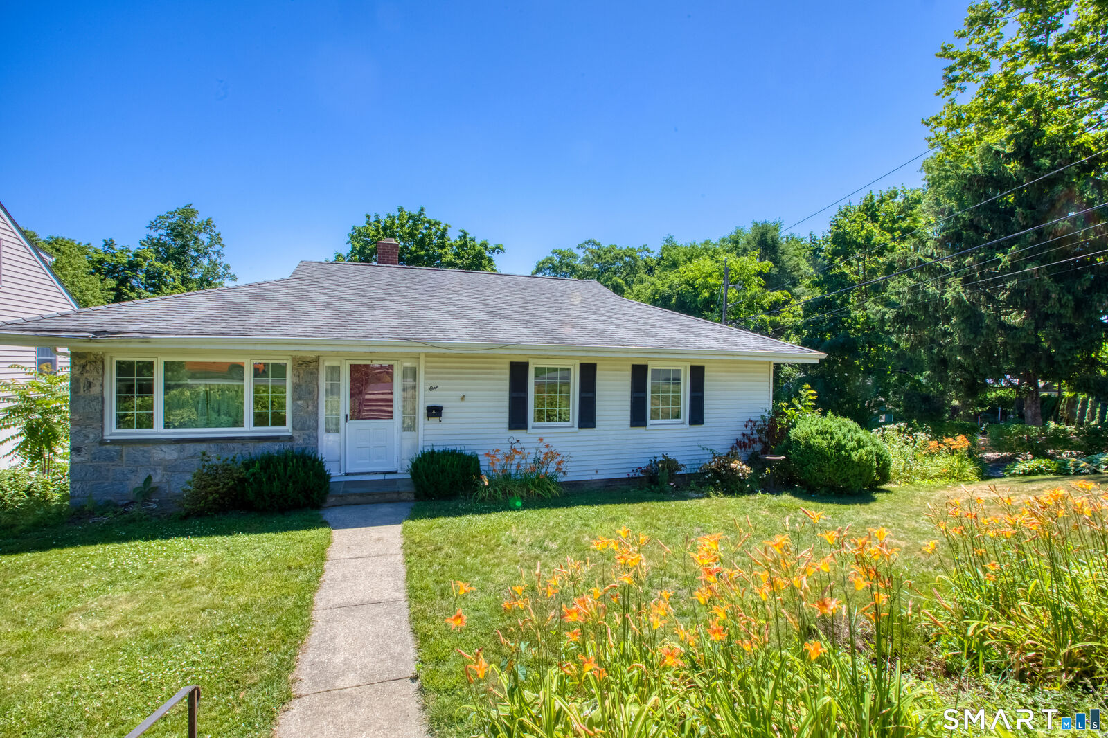 Property Photo:  1 Pilgrim Drive  CT 06831 