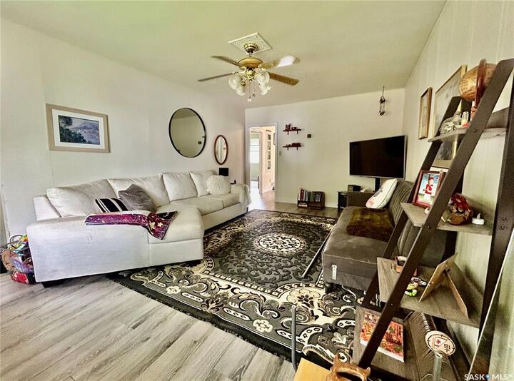 Property Photo:  2200 Francis Street  SK S4N 2P5 