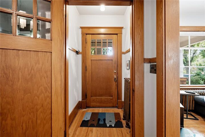 Property Photo: 606 Bedford Road SK S7L 0E8