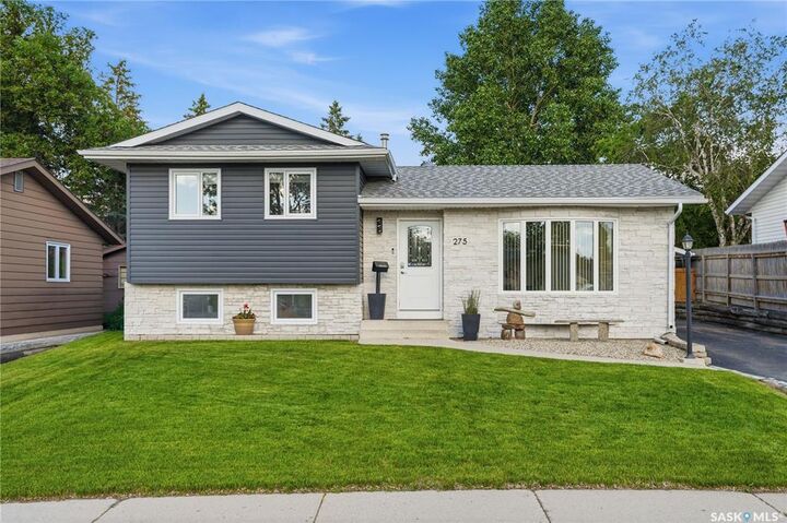 Property Photo:  275 Wrigley Crescent  SK S7M 4Y3 