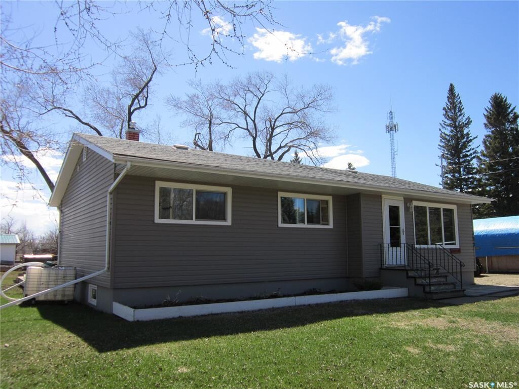 Property Photo:  103 1st Street E  SK S0E 0A0 