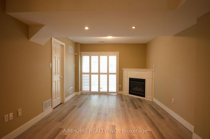 Property Photo:  10719 Bathurst Street 7  ON L4C 0N3 