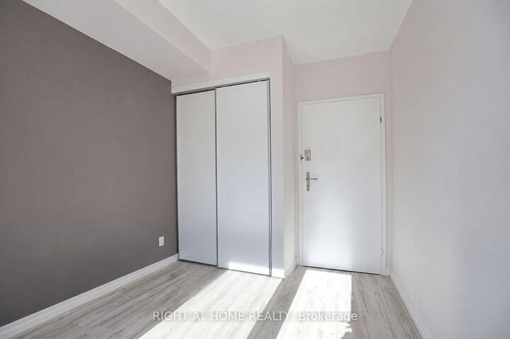 Property Photo:  257 Hemlock Street W 314  ON N2L 3R4 