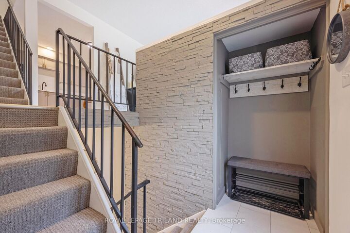 Property Photo:  760 Berkshire Drive 22  ON N6J 4A5 
