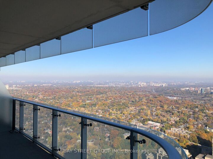 Photo de la propriété:  1 Bloor Street E 6302  ON M4W 1A9 