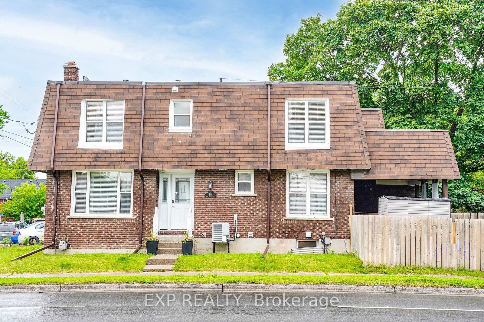Property Photo:  246 Mary Street N  ON L1G 5C4 
