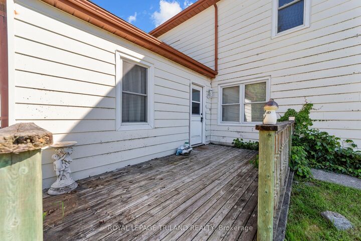 Property Photo:  15 Dundas Street  ON N0L 1Z0 
