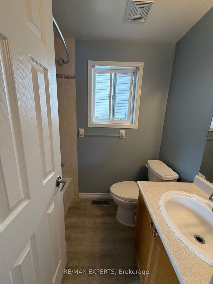 Property Photo:  4 Ambler Byway Upper  ON L4M 7A4 