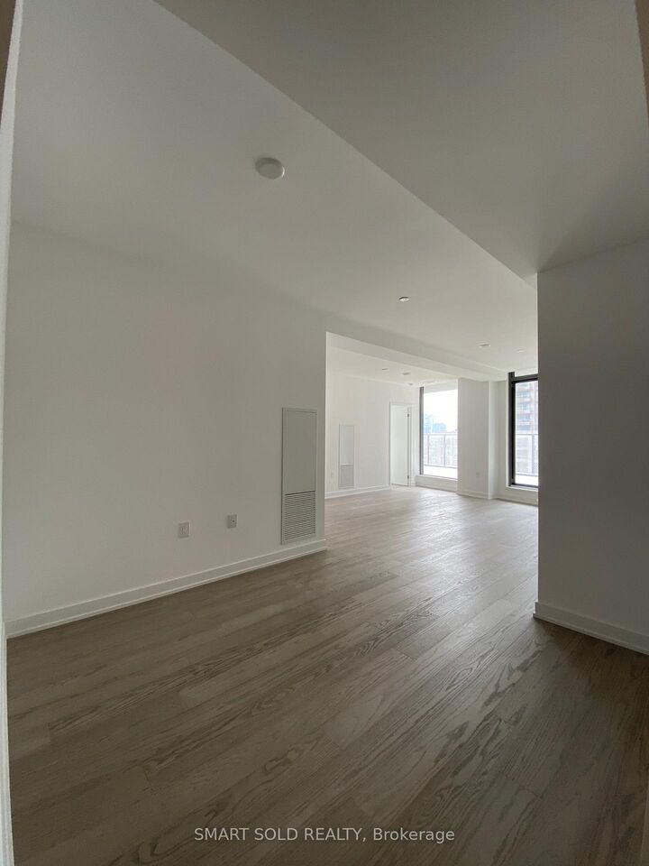 Property Photo:  11 Wellesley Street W 607  ON M4Y 1E7 