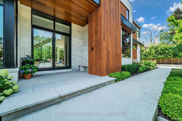 Property Photo: 7 Whitelaw Court ON L3T 5E6