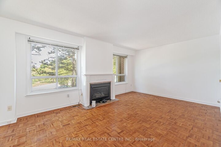Property Photo: 122 Moregate Crescent ON L6S 3K9