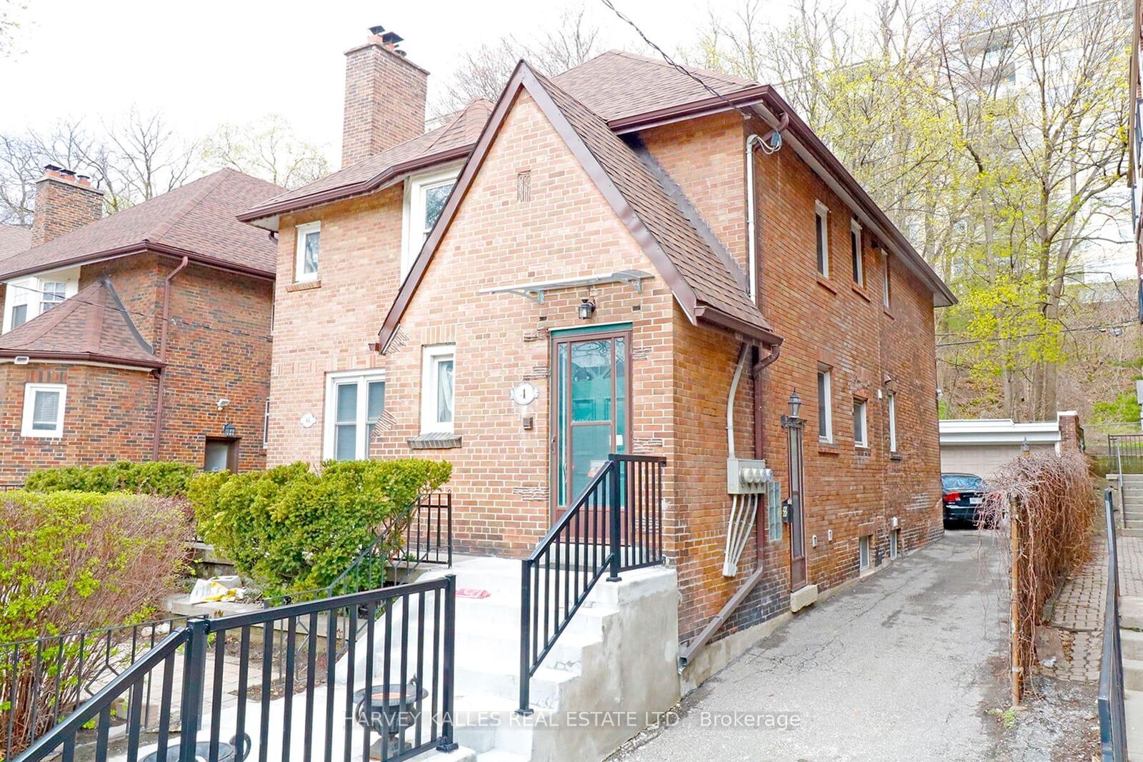 Property Photo:  6 Poplar Plains Crescent Main  ON M4V 1E8 