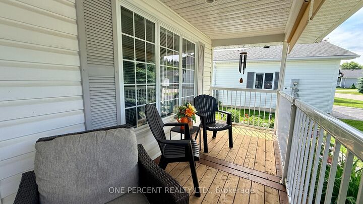 Photo de la propriété:  25 Kentucky Avenue  ON L9Z 3A8 
