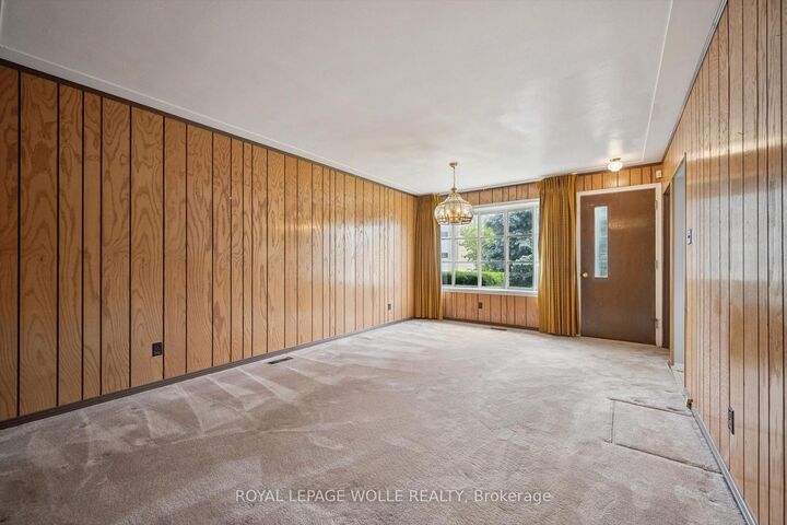 Property Photo:  19 Weichel Street  ON N2M 2A5 