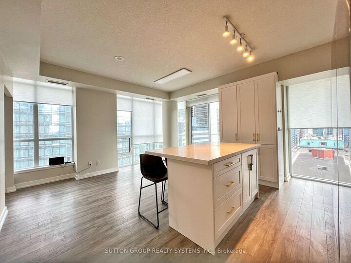 Property Photo:  126 Simcoe Street 1208  ON M5H 4E6 