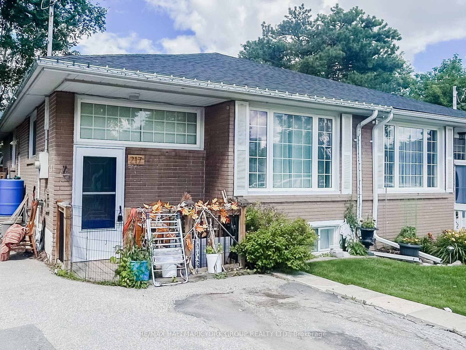 Property Photo:  217 Septonne Avenue Main  ON L3Y 2W5 